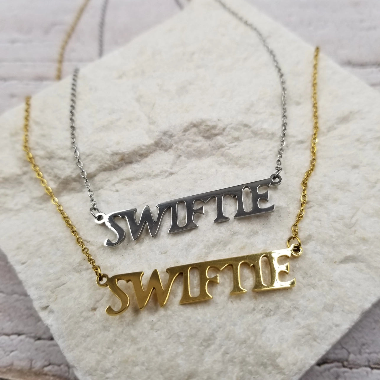 Love Swiftie Pendant Necklace with Card Set of 2